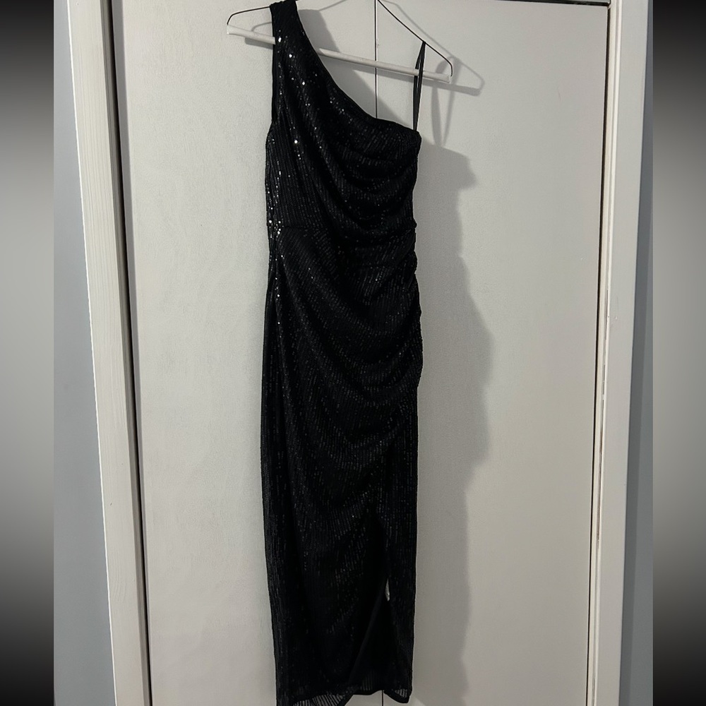 Elegant Black Sequin One-Shoulder Dress